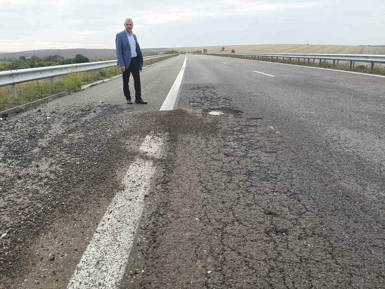 Дупки зейнаха по магистрала „Марица“ след дъждовете