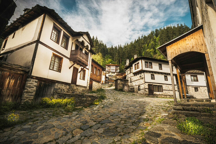 Жури избра 24 фотоса, които ще красят календара на община Смолян за 2022 г.