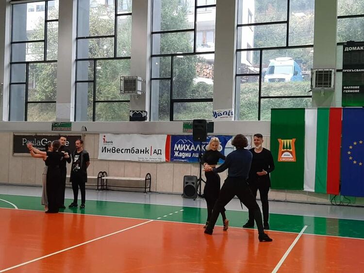 Спортни танцови двойки от цял свят пристигнаха в Смолян за тренировъчен лагер