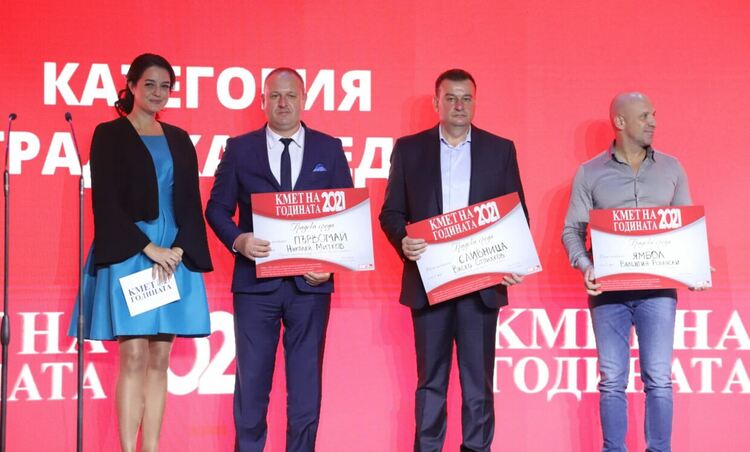 Кметът Николай Митков в компанията на Калина Крумова, Васко Стоилков - кмет на Сливница и Енчо Кирязов - зам.-кмет на Ямбол