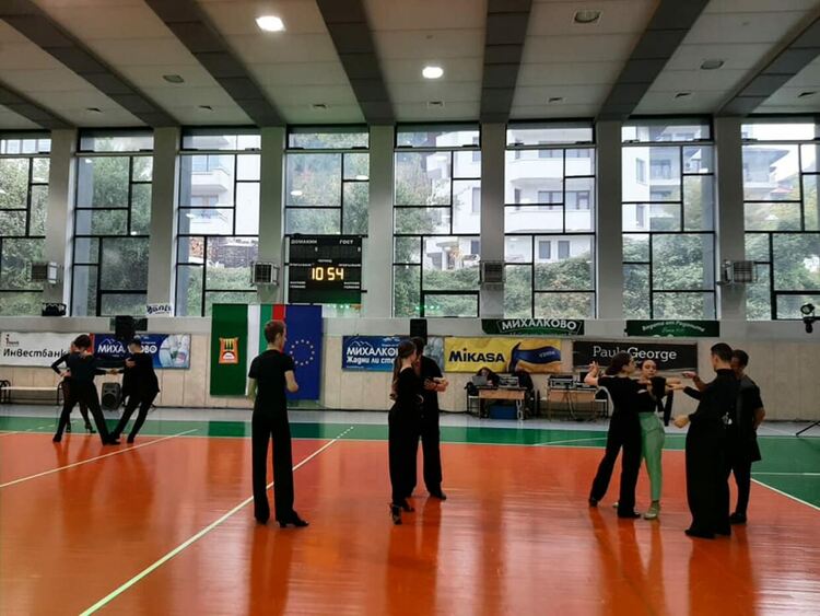 Спортни танцови двойки от цял свят пристигнаха в Смолян за тренировъчен лагер