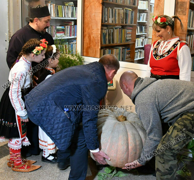 Мъж отгледа 60-килограмова тиква