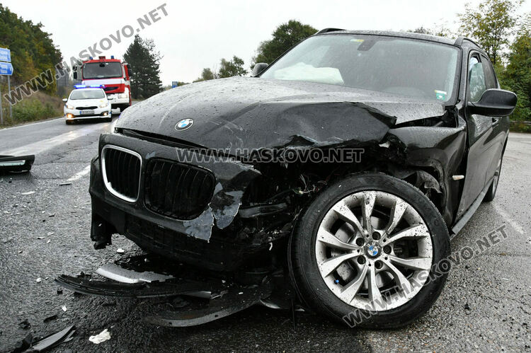 Сузуки и БМВ се удариха челно, двама са в болница