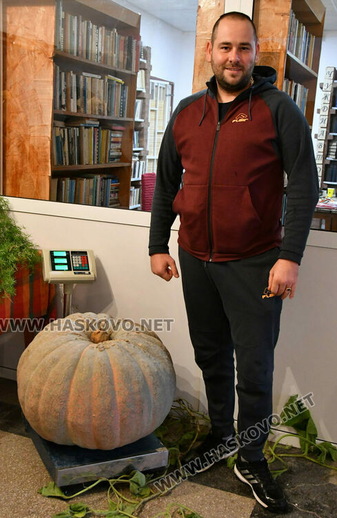 Мъж отгледа 60-килограмова тиква