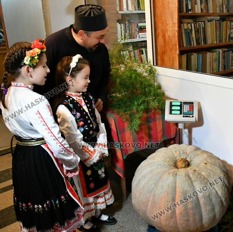 Мъж отгледа 60-килограмова тиква