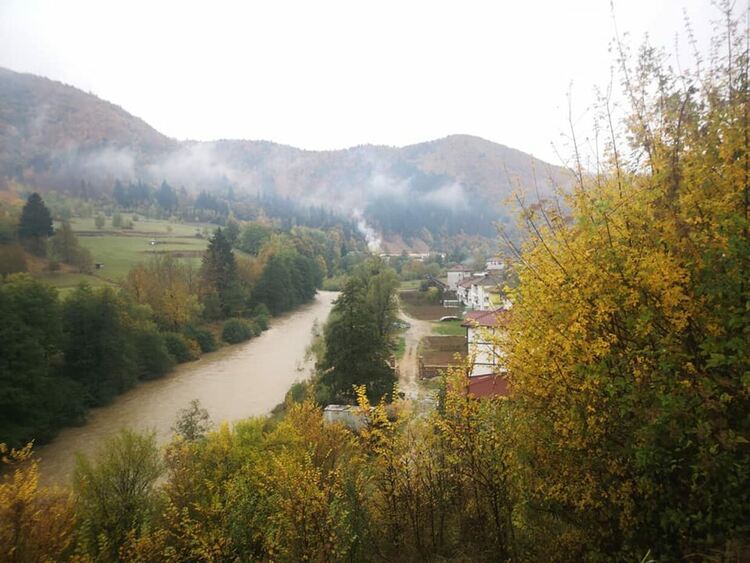 В Смолянска община придойдоха реките, свлачища затвориха пътища