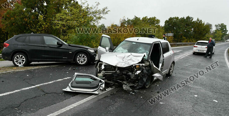 Сузуки и БМВ се удариха челно, двама са в болница