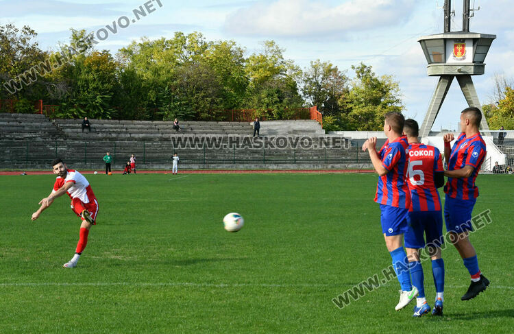 “Саяна Хасково” разби “Сокол” с 5:0. Публиката скандира: “Б група”