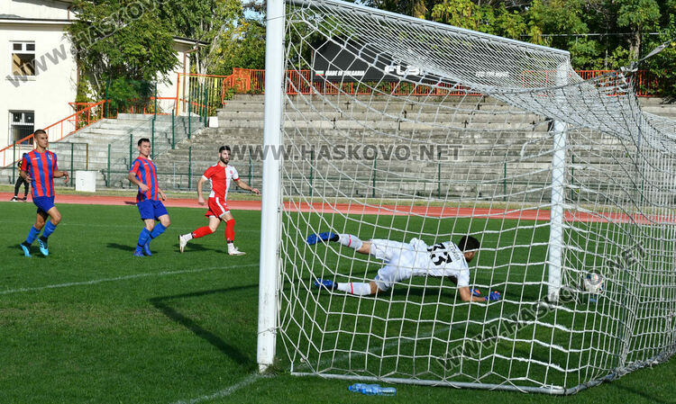 “Саяна Хасково” разби “Сокол” с 5:0. Публиката скандира: “Б група”