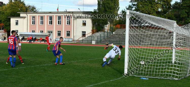 “Саяна Хасково” разби “Сокол” с 5:0. Публиката скандира: “Б група”