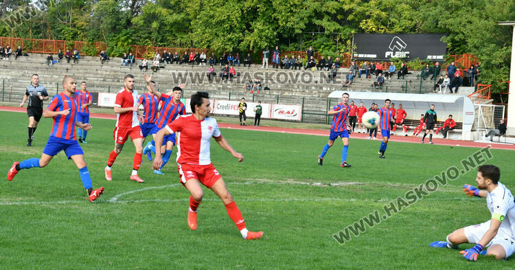 “Саяна Хасково” разби “Сокол” с 5:0. Публиката скандира: “Б група”