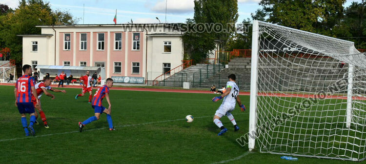 “Саяна Хасково” разби “Сокол” с 5:0. Публиката скандира: “Б група”