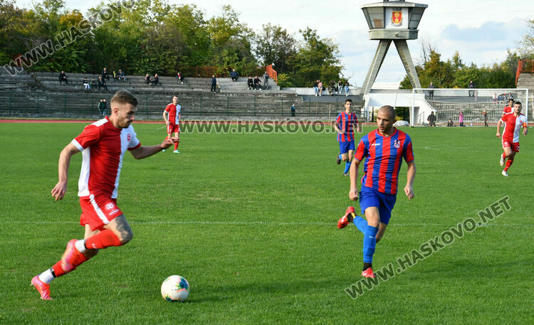 “Саяна Хасково” разби “Сокол” с 5:0. Публиката скандира: “Б група”