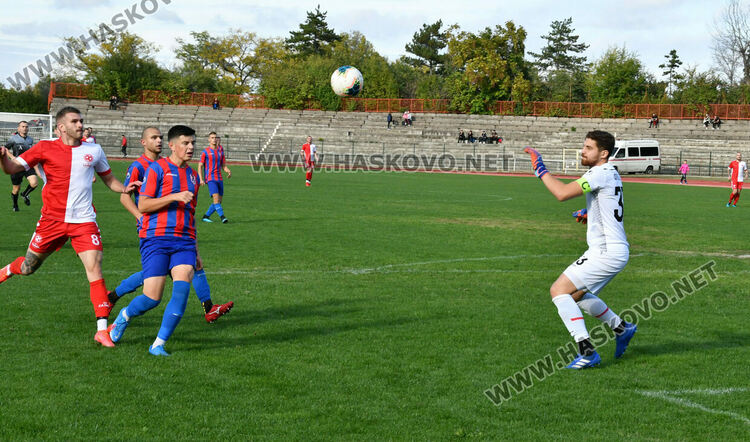 “Саяна Хасково” разби “Сокол” с 5:0. Публиката скандира: “Б група”