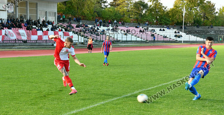 “Саяна Хасково” разби “Сокол” с 5:0. Публиката скандира: “Б група”
