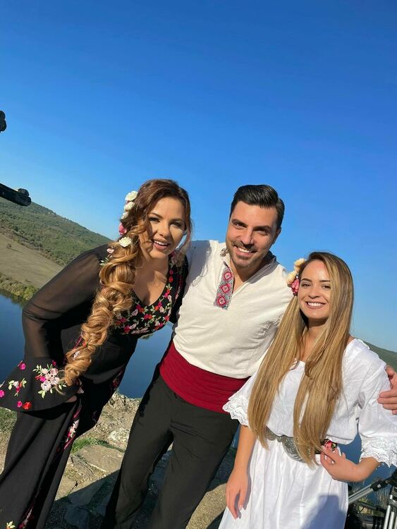 Светла Дукатева с нов хит!  &ldquo;Момне ле, мари хубава&rdquo;  оживя във видеоклип и нов аранжимент