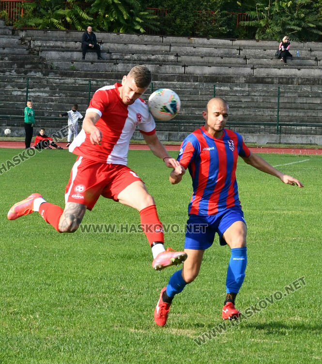 “Саяна Хасково” разби “Сокол” с 5:0. Публиката скандира: “Б група”