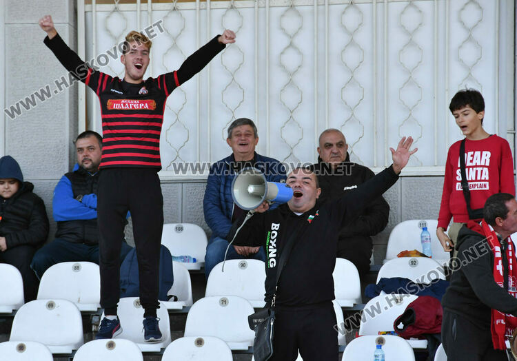 “Саяна Хасково” разби “Сокол” с 5:0. Публиката скандира: “Б група”