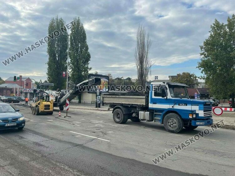 Затвориха едната лента на улица "Стара планина" за преасфалтиране