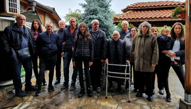 Баба Пяна навърши 100 години. Празнува родът Дамянови