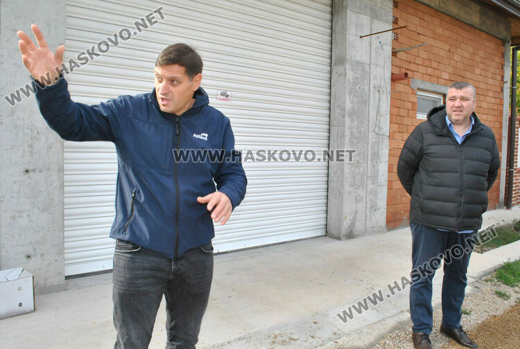 Пореден ремонт по улица край Централните гробища, разбита от дъждовете