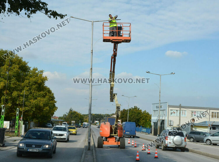 Монтират LED лампи в Хасково, подмяната започна от Кърджалийска