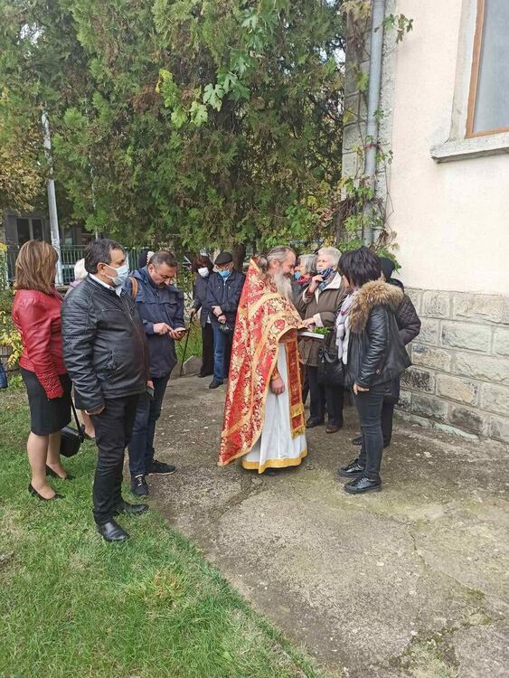 Курбан за здраве дариха съветниците от ГЕРБ за храмовия празник на църквата в Крумовград