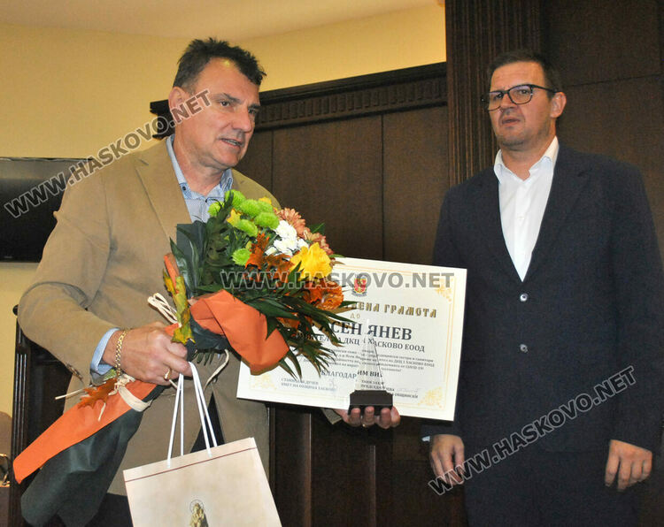 Проф. д-р Масларов с Почетен знак, отличиха и трима шефове на болници в Хасково