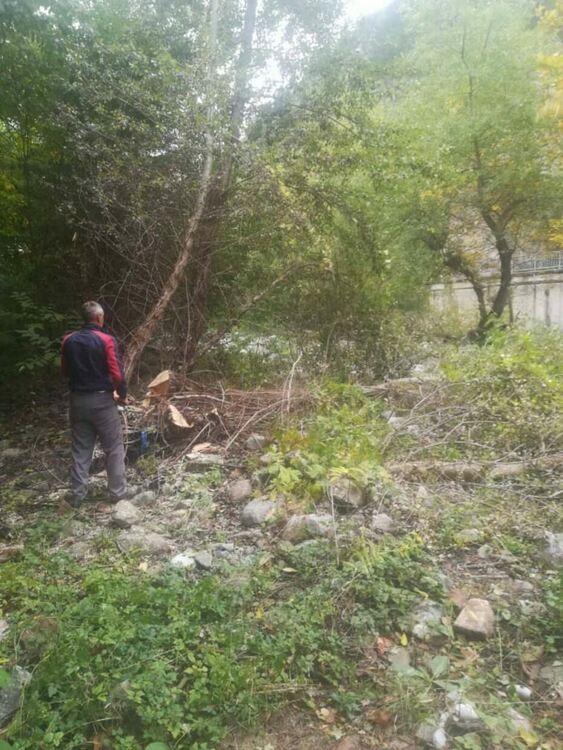 Почистват растителността от коритото на река Чая в района на Бачково