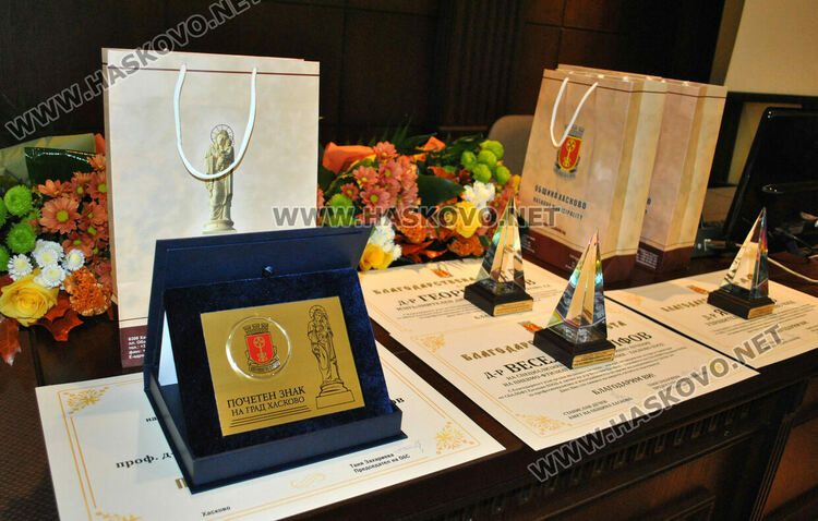 Проф. д-р Масларов с Почетен знак, отличиха и трима шефове на болници в Хасково