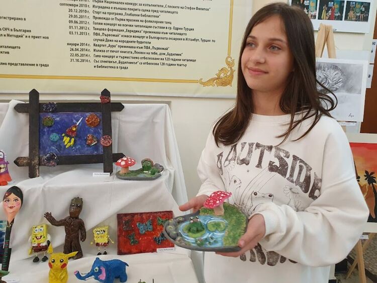 32 деца-художници изложиха творби в читалището