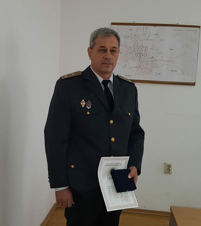 Главен комисар Николай Николов връчи почетен медал на Петър Виденов
