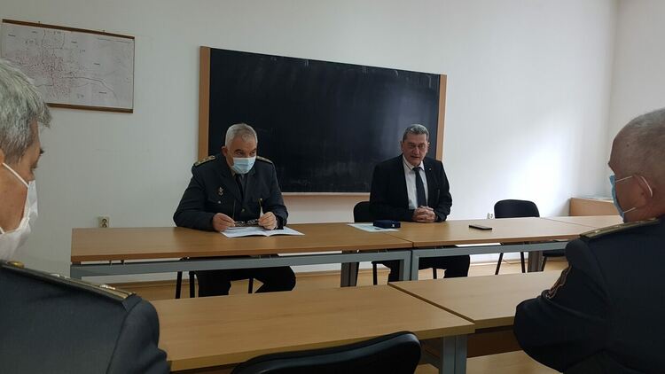 Главен комисар Николай Николов връчи почетен медал на Петър Виденов