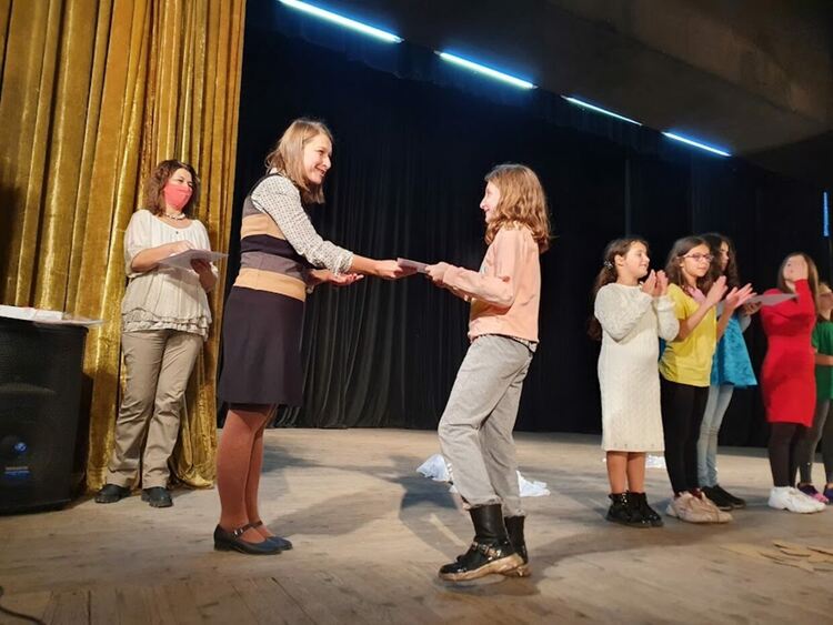 32 деца-художници изложиха творби в читалището