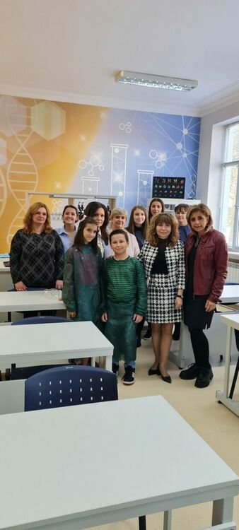 Нов кабинет-лаборатория по биология и химия откриха в ПМГ „Иван Вазов"