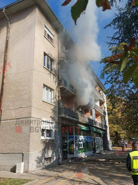 Съседи спасиха възрастна жена от пожар в дома й