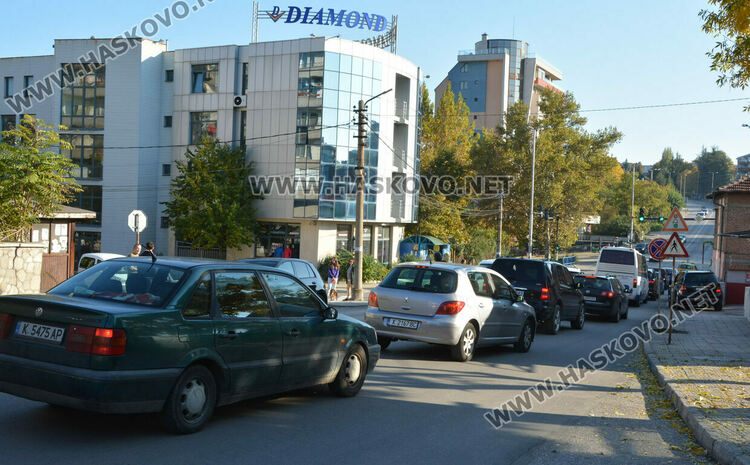 Верижна катастрофа затрудни движението по Кърджалийска