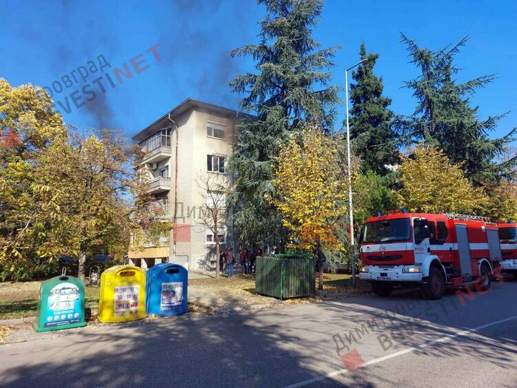 Съседи спасиха възрастна жена от пожар в дома й