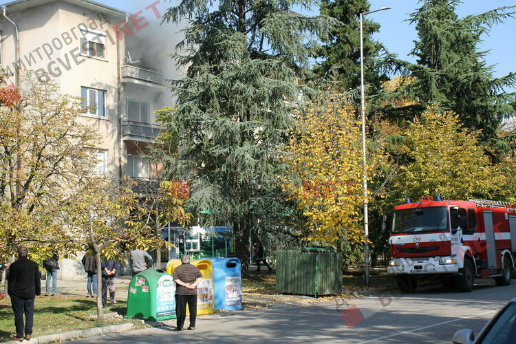 Съседи спасиха възрастна жена от пожар в дома й