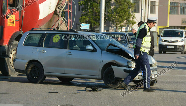 Рено и Сеат се разбиха на пътния възел в „Орфей“ 