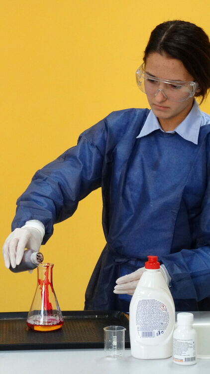 Нов кабинет-лаборатория по биология и химия откриха в ПМГ „Иван Вазов"