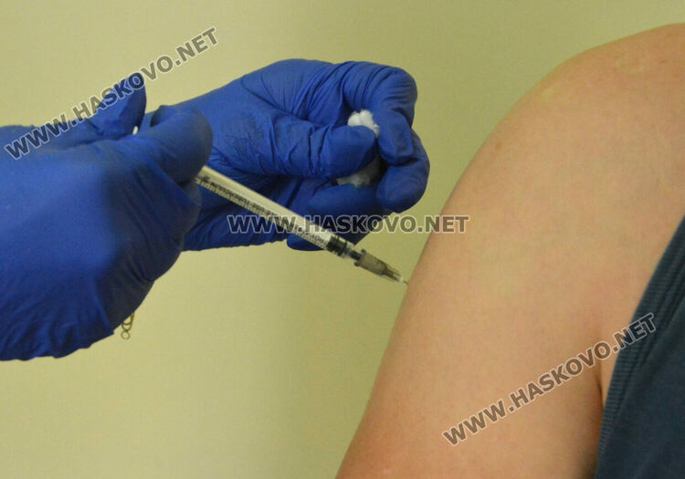Двоен ръст на ваксинираните за денонощие. От днес влиза мярката за  „зелен сертификат“