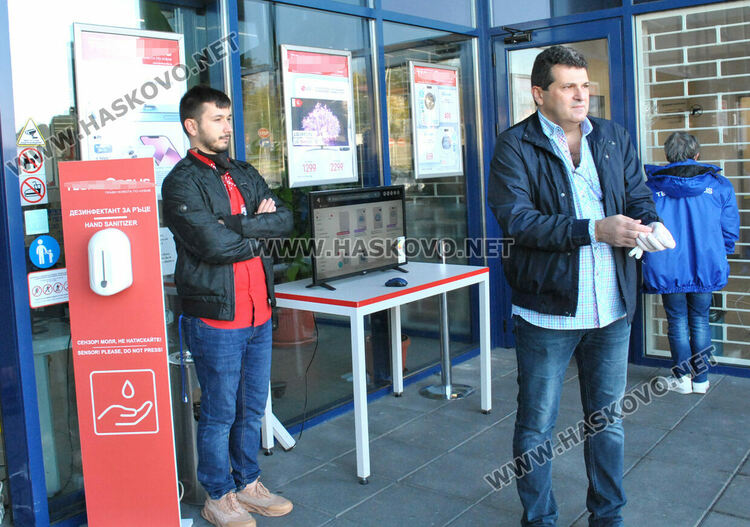 Хипермаркети: Връщаме 70-90% от клиентите заради липса на „зелен сертификат“