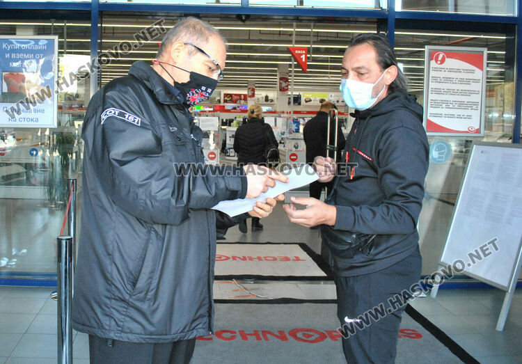 Хипермаркети: Връщаме 70-90% от клиентите заради липса на „зелен сертификат“