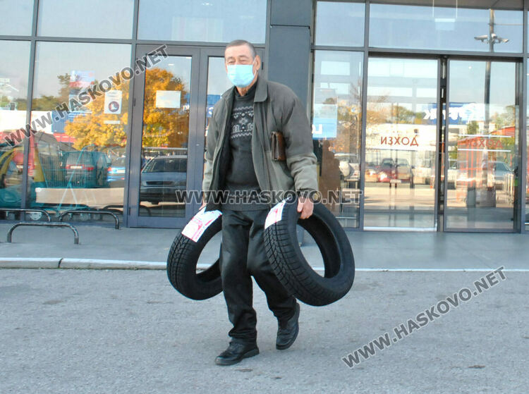 Хипермаркети: Връщаме 70-90% от клиентите заради липса на „зелен сертификат“