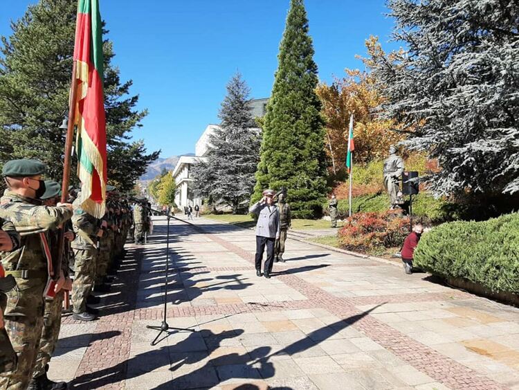 Въпреки отменените тържества, поклонение на връх Средногорец все пак имаше