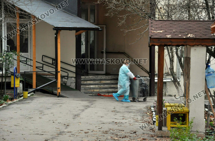 Железен контрол в Старческия дом в първия ден на новите мерки. Вече има настроения за напускане