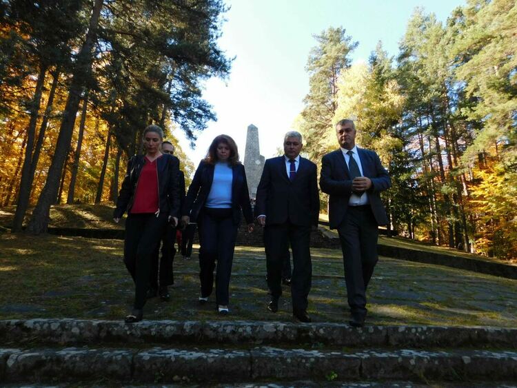 Илияна Йотова и Коалиция „БСП за България“ отдадоха почит пред героите на Родопската Шипка