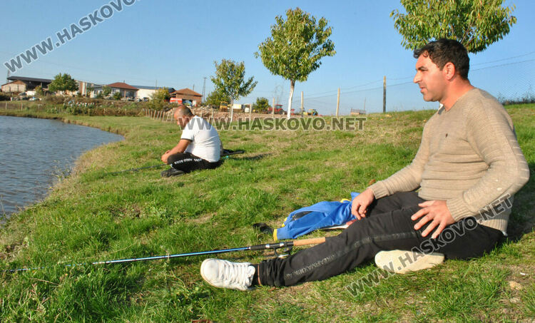 Пуснаха „златна рибка“ в язовир край Конуш