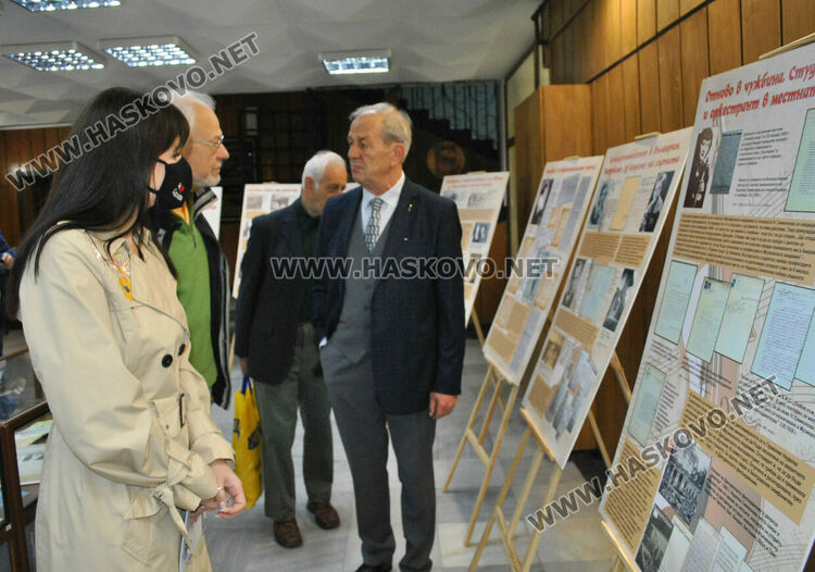 Представиха изложба за 120 г. от рождението на проф. Недялка Симеонова